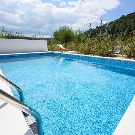 Mila And Jurija Formenti 2 Apartments In Heart Of Nautic Marina, With Heated Swimming Pool, Bikes, Sup, Kajak Skradin Luaran gambar