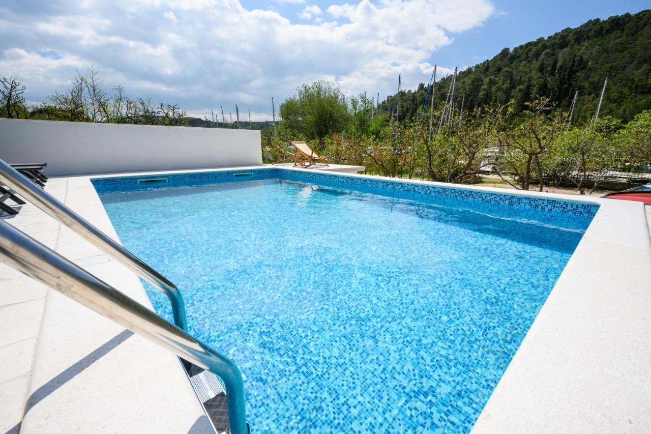 Mila And Jurija Formenti 2 Apartments In Heart Of Nautic Marina, With Heated Swimming Pool, Bikes, Sup, Kajak Skradin Luaran gambar