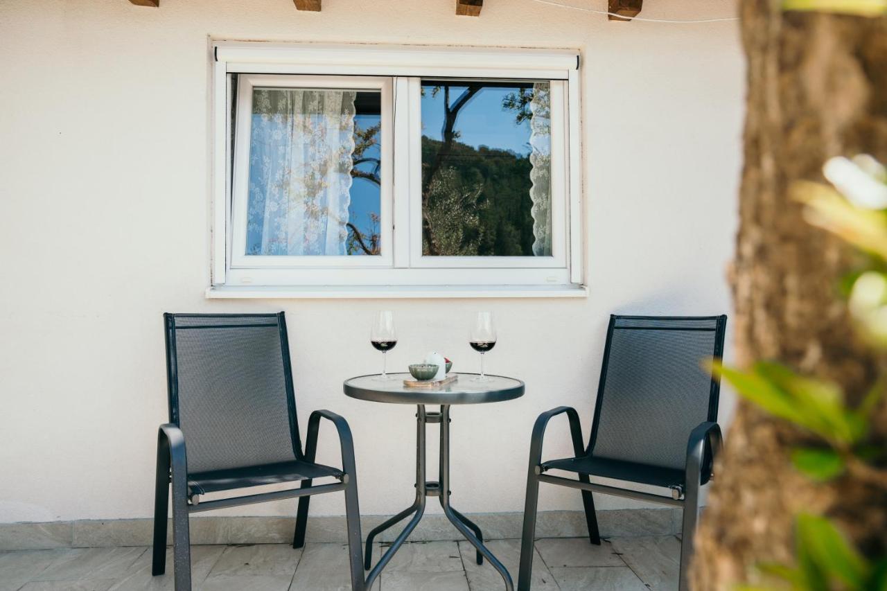 Mila And Jurija Formenti 2 Apartments In Heart Of Nautic Marina, With Heated Swimming Pool, Bikes, Sup, Kajak Skradin Luaran gambar