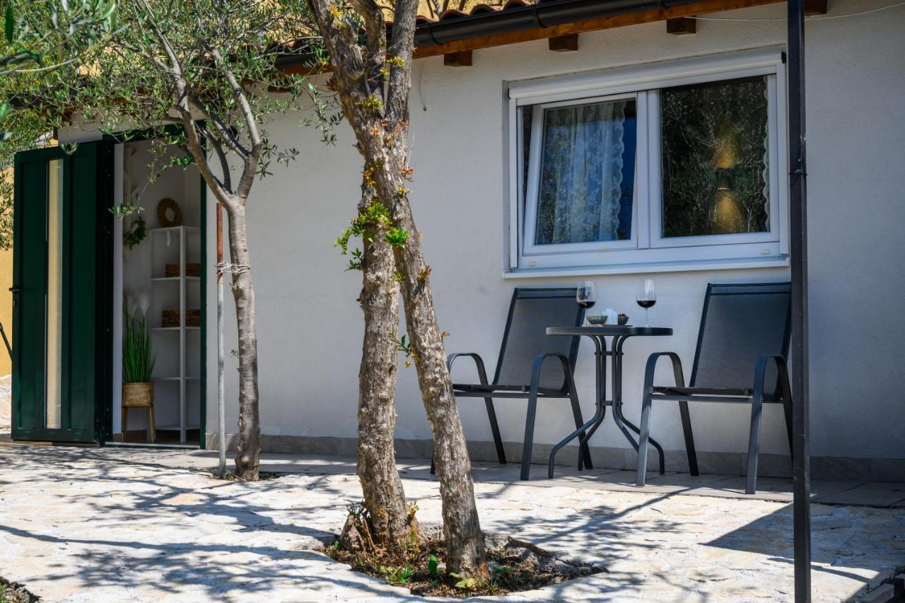 Mila And Jurija Formenti 2 Apartments In Heart Of Nautic Marina, With Heated Swimming Pool, Bikes, Sup, Kajak Skradin Luaran gambar